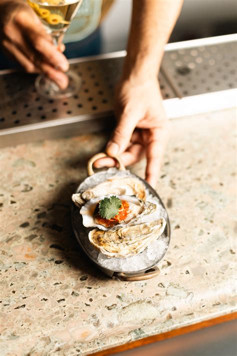Cuatro restaurantes que tienes que conocer antes de que acabe .